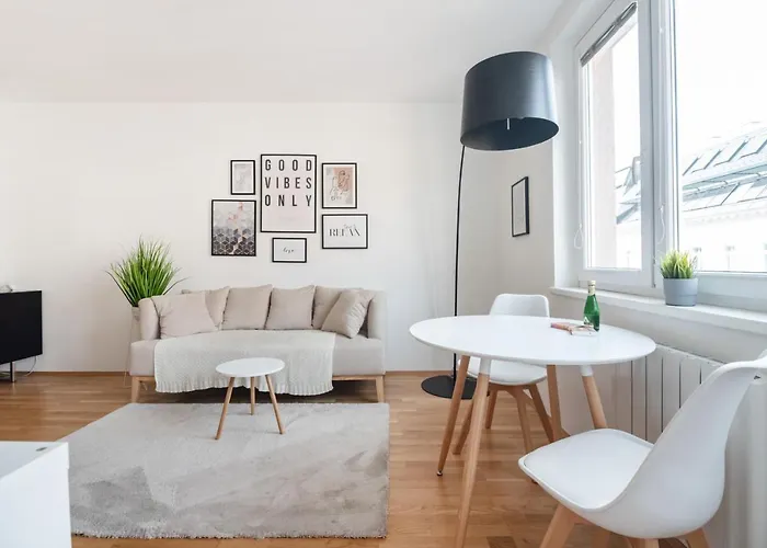 Apartment Modern, Bright -close To The Center In A Quiet Area