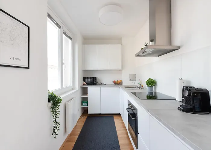 Modern, Bright -close To The Center In A Quiet Area *