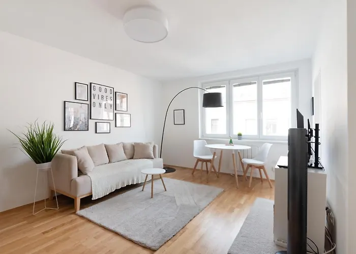 Modern, Bright -close To The Center In A Quiet Area *