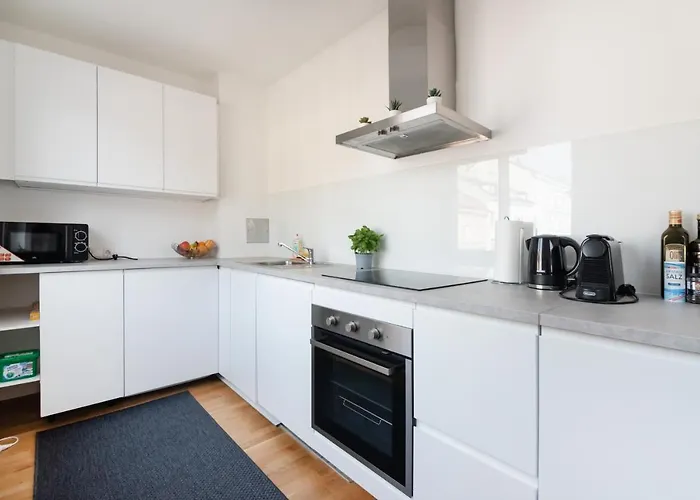 Modern, Bright -close To The Center In A Quiet Area Apartment
