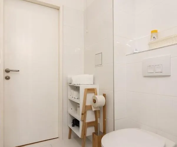 Modern, Bright -close To The Center In A Quiet Area *