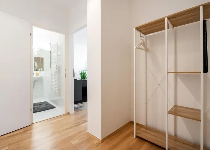 Modern, Bright -close To The Center In A Quiet Area Apartment
