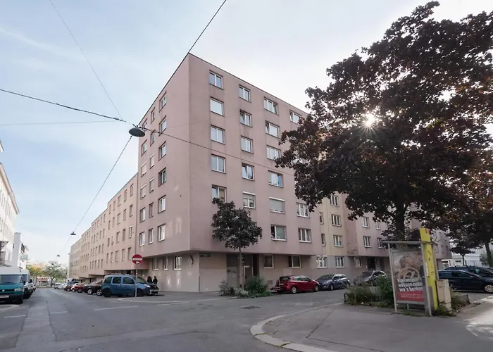 Modern, Bright -close To The Center In A Quiet Area