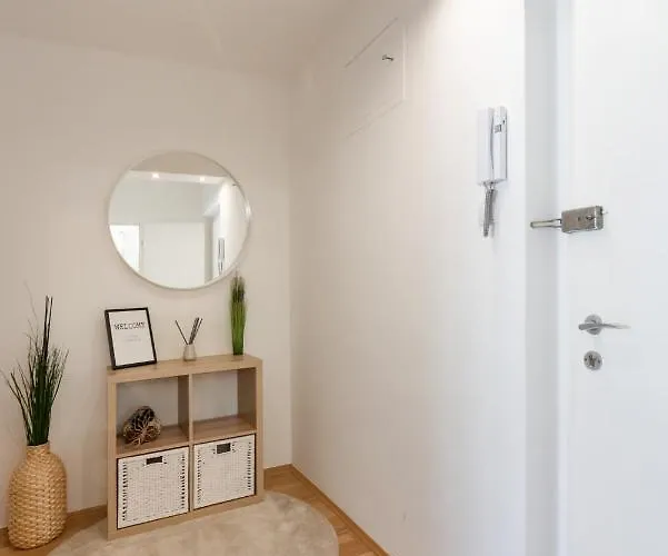 Modern, Bright -close To The Center In A Quiet Area Vienna