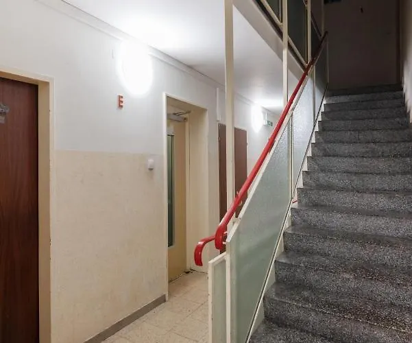 Modern, Bright -close To The Center In A Quiet Area Apartment *