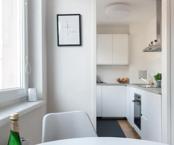 Modern, Bright -close To The Center In A Quiet Area Apartment *