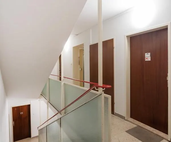 Modern, Bright -close To The Center In A Quiet Area Apartment
